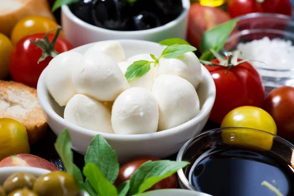 Mozzarella Ingredientes Frescos Para Ensalada Pan Primer Plano Horizontal — Foto de Stock