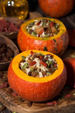 tatlı pirinç kurutulmuş meyve bir kabak, dikey, en iyi görünümü ile