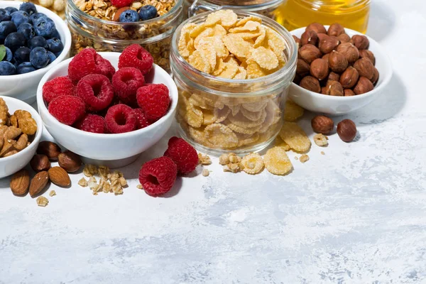 Sortiment Hälsosamma Frukostprodukter Vit Bakgrund Närbild — Stockfoto