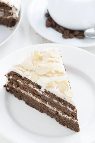 Morceau Gâteau Chocolat Avec Crème Gros Plan Vertical — Photo