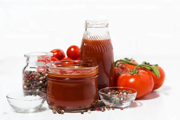 Produtos Feitos Com Tomate Fresco Molho Suco Temperos Horizontais — Fotografia de Stock