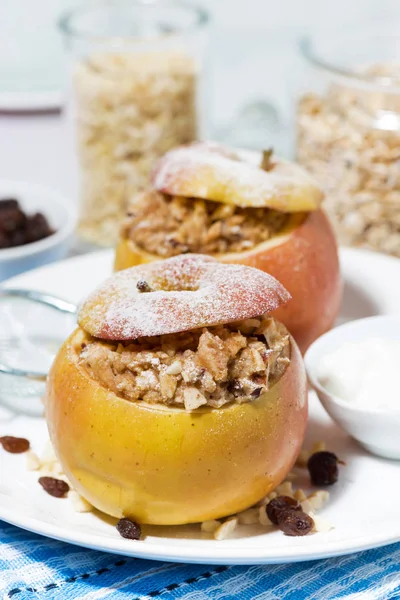 Healthy Breakfast Oatmeal Raisins Baked Apple Vertical Closeup — Stock Photo, Image