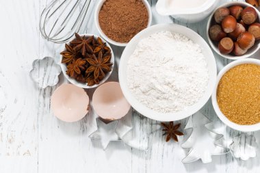 pişirme ve baharat beyaz arka planda, closeup için malzemeler