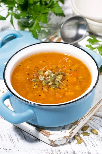 Gezonde Lunch Pittige Pompoensoep Een Steelpan Close — Stockfoto