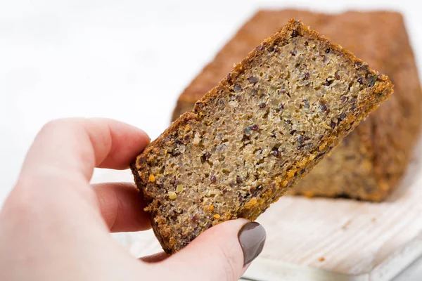 Pezzo Pane Fatto Casa Con Quinoa Primo Piano Orizzontale — Foto Stock