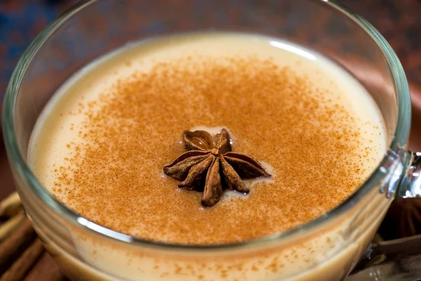 Winter Spicy Masala Tea Glass Cup Closeup Horizontal — Stock Photo, Image