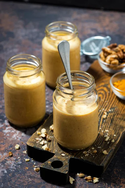 Smoothies Aux Carottes Sains Avec Curcuma Noix Vue Dessus — Photo