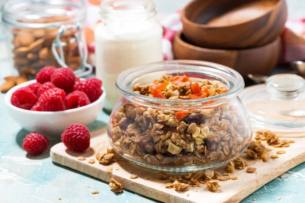 Granola Caseira Com Damascos Secos Nozes Para Café Manhã Close — Fotografia de Stock