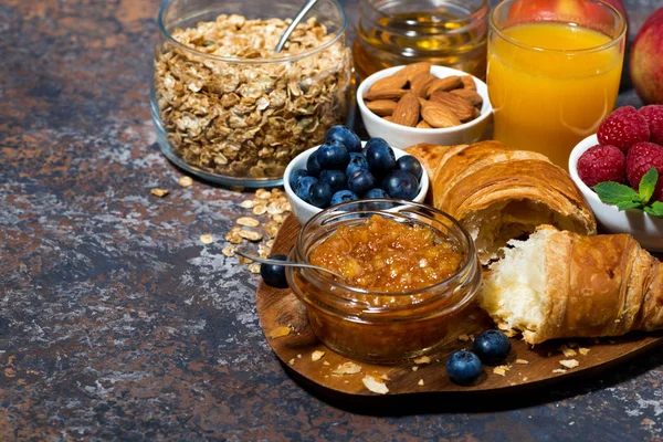 Croissant Compota Laranja Bagas Frescas Para Café Manhã Horizontal — Fotografia de Stock