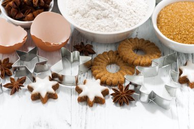 pişirme, çerezler ve baharat beyaz tablo, closeup için malzemeler