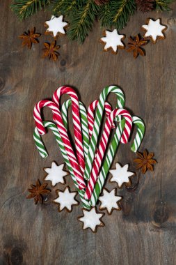 Noel ürün yelpazesine şeker şeker ve çerezleri yıldız gri arka plan üzerinde ana sayfa görünümü