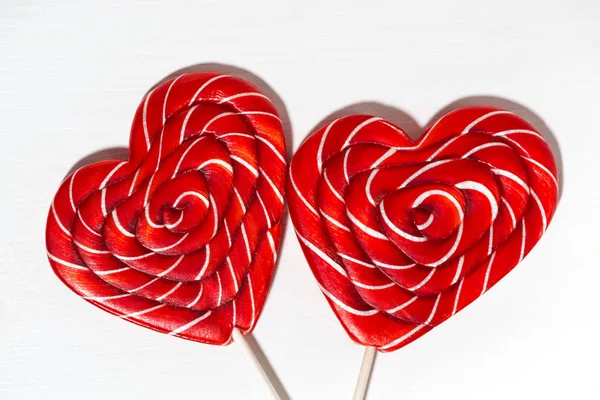 Κόκκινη Ζάχαρη Καραμέλα Ένα Ραβδί Σχήμα Καρδιάς Closeup Οριζόντια — Φωτογραφία Αρχείου