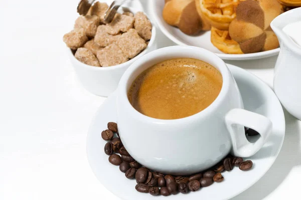 Tasse Kaffee Mit Süßigkeiten Zum Dessert Nahaufnahme Horizontal — Stockfoto