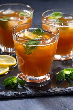 Gözlük, dikey, tatlı buzlu çay nane