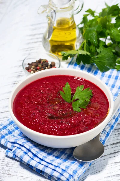 Cold beet soup in a bowl, vertical — Stock Photo, Image