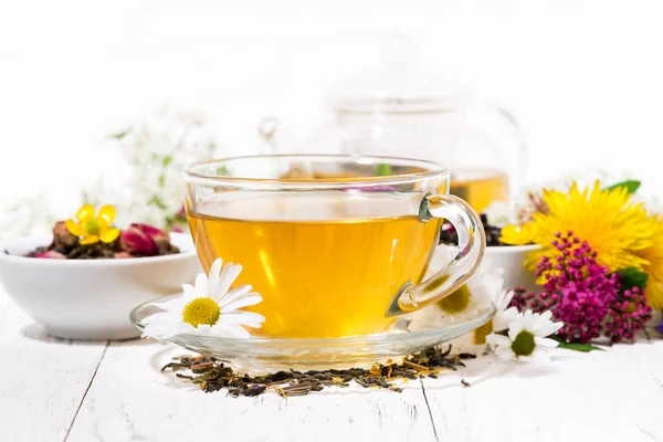 Ароматный Травяной Чай Чашке Белом Фоне Крупным Планом — стоковое фото