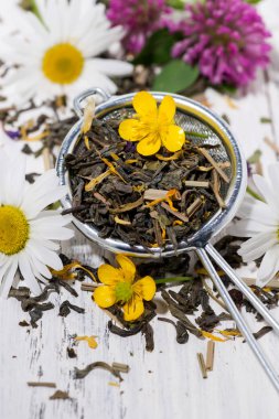 bir süzgeç, dikey bitkisel kokulu çay Makinası