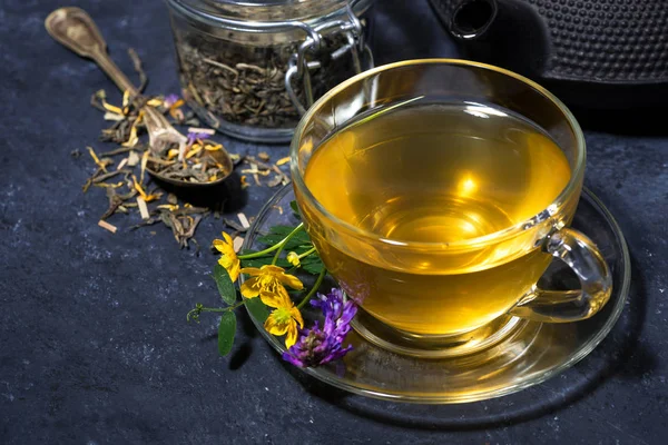 Tea with aromatic herbs on a dark background, top view — Stock Photo, Image