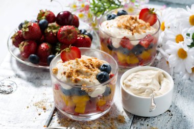 taze meyve tatlı muhallebi, closeup ile