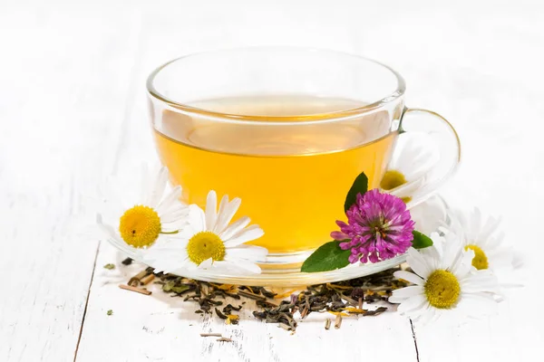 Cup of fresh fragrant herbal tea, closeup — Stock Photo, Image