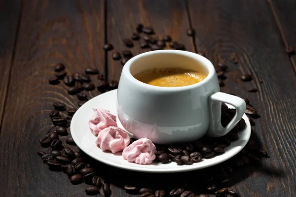 Cup of espresso and pink meringues on wooden background — Stock Photo, Image