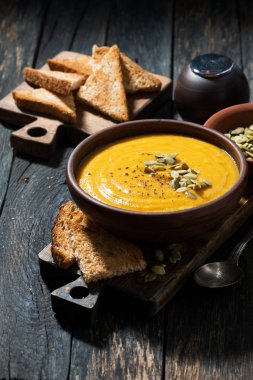 Lezzetli kabak çorbası, dikey