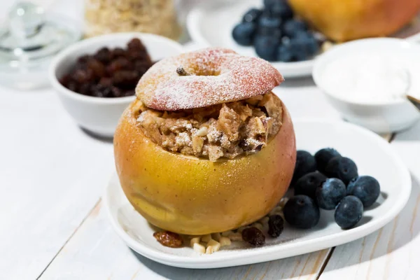 Healthy breakfast. portioned oatmeal baked in apple — Stock Photo, Image