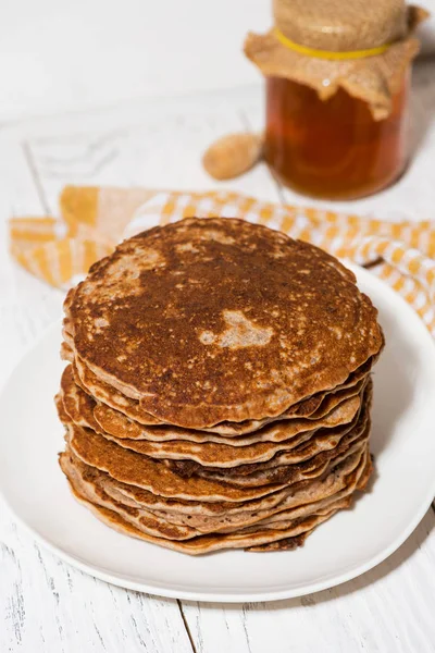 Une pile de crêpes maison, vue de dessus — Photo