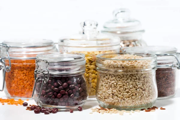 Surtido de diversos cereales y legumbres — Foto de Stock