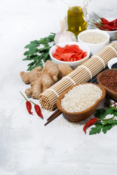 Japon mutfağı, pirinç, zencefil ve baharat için ürünler — Stok fotoğraf