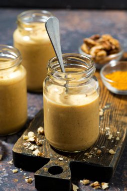 zerdeçal ile sağlıklı havuç smoothies, dikey