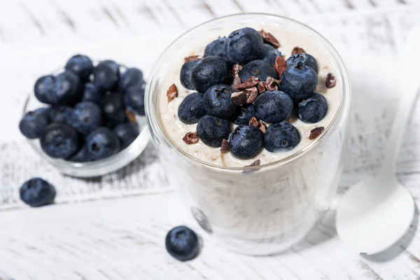 Bircher muesli con mirtilli freschi, primo piano vista dall'alto — Foto Stock