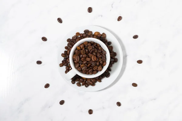 Konzeptfoto Einer Tasse Mit Kaffeebohnen Form Eines Zifferblatts Draufsicht — Stockfoto