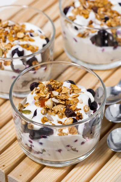 Hälsosam Dessert Med Blåbär Yoghurt Och Müsli Närbild — Stockfoto