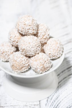 Hindistan cevizi şekeri tezgahta, dikey üst görünüm