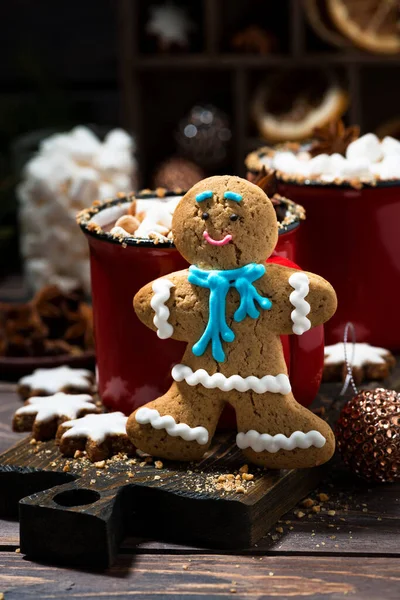 Gingerbread Man Cookies Hot Chocolate Vertical Closeup — Stock Photo, Image