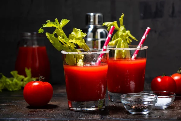 Bloody Mary Alkoholický Koktejl Brýlích Tmavém Pozadí Horizontální — Stock fotografie