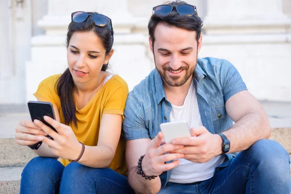 Kaç şehirde açık oturan bir akıllı telefon, sosyal ağ üzerinde medya paylaşma