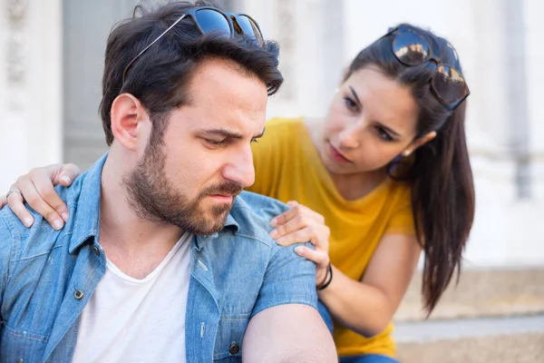 Pareja Joven Haciendo Las Paces Después Discutir —  Fotos de Stock