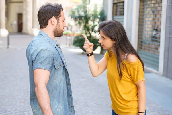 One Man Woman Arguing City Street Relationships Difficulties — Stock Photo, Image