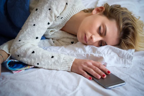 Young Teen Girl Sleeping Holding Mobile Phone — Stock Photo, Image