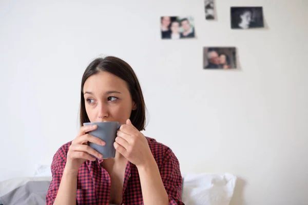 Woman Relaxing Looking Coziness Drinking Cup — Stock Photo, Image