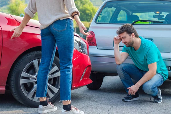 Argumento Del Hombre Mujer Sobre Accidente Coche — Foto de Stock