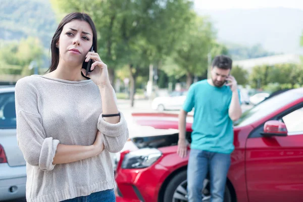 Llamando Servicio Carretera Después Accidente Coche Carretera — Foto de Stock