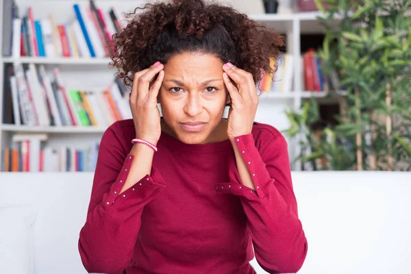 Young Black Woman Suffering Strong Headache — Stock Photo, Image