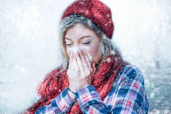 Woman Portrait Outdoor Sneezing Because Cold Flu — Stock Photo, Image