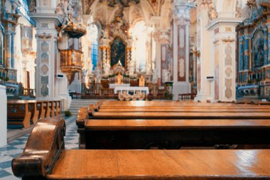 Antik manastır, tezgah üzerinde ana odak kapalı mimarisi