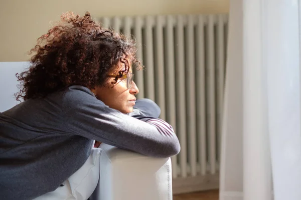 Vrouw Gevoel Negatieve Emoties Liggend Bank — Stockfoto