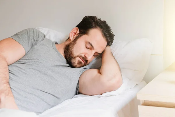 Hombre Preocupado Cama Por Mañana — Foto de Stock