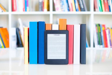 Internet ve e-kitap okuyucu ile elektronik kitap kavramı